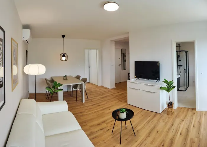Greg\'S House Apartments
